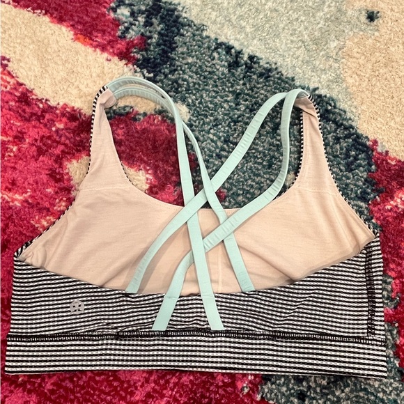 Lululemon Sports Bra - No Pads - Size 8 - Picture 2 of 4